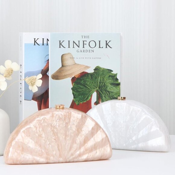 Luxury Champagne Fan Shell Acrylic Clutch - Durable Purse for Evening Elegance - Picture 7 of 7